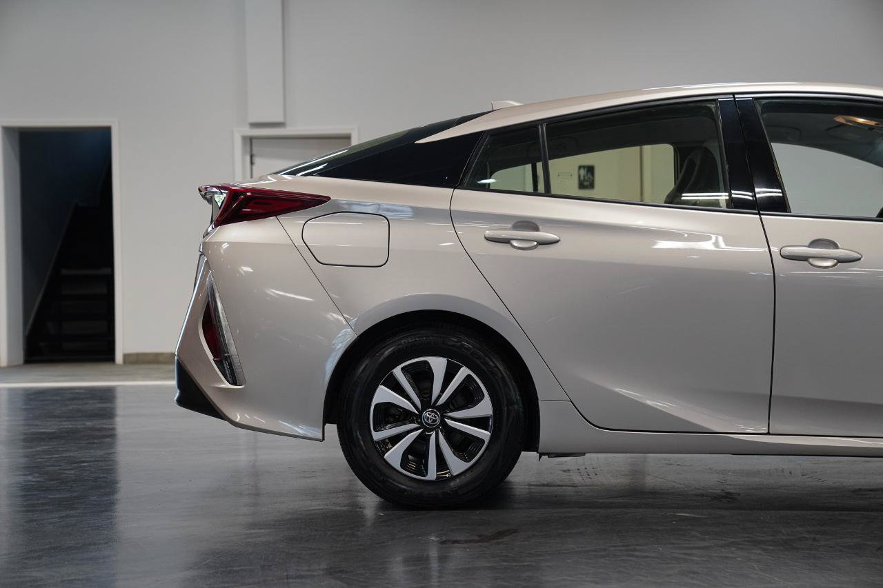 Used 2017 Toyota Prius Prime Premium w/ Carpet Mat Package FWD image 11