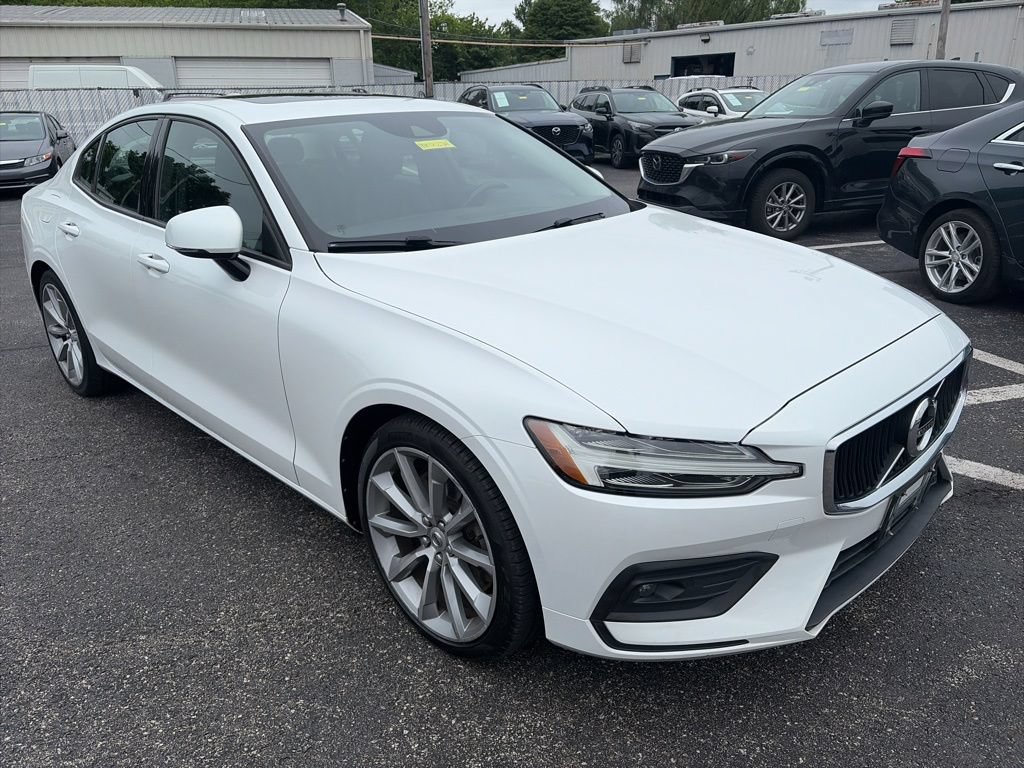 Used 2021 Volvo S60 T6 Momentum AWD/4WD image 1