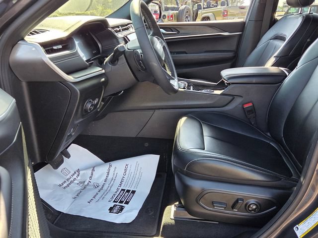 Used 2025 Jeep Grand Cherokee L Limited RWD image 5