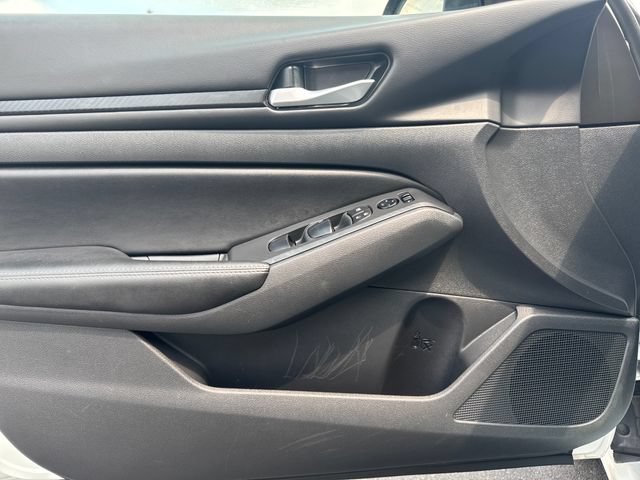 Used 2025 Nissan Altima 2.5 SV FWD image 10