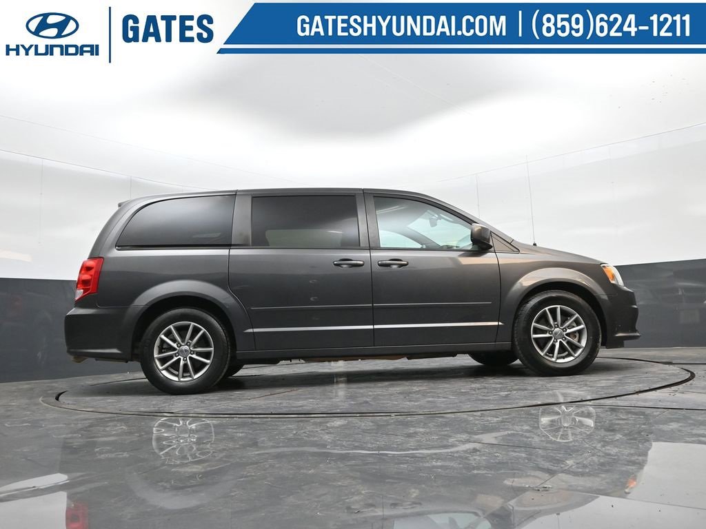 Used 2016 Dodge Grand Caravan SE image 28