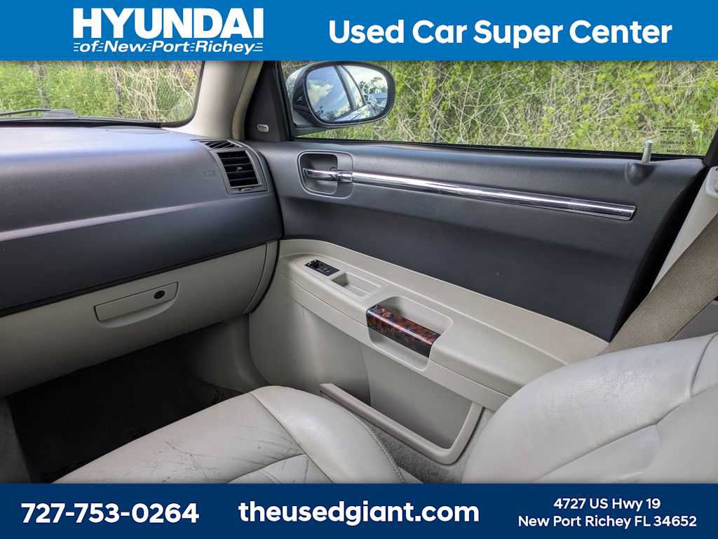 Used 2007 Chrysler 300 C RWD image 16