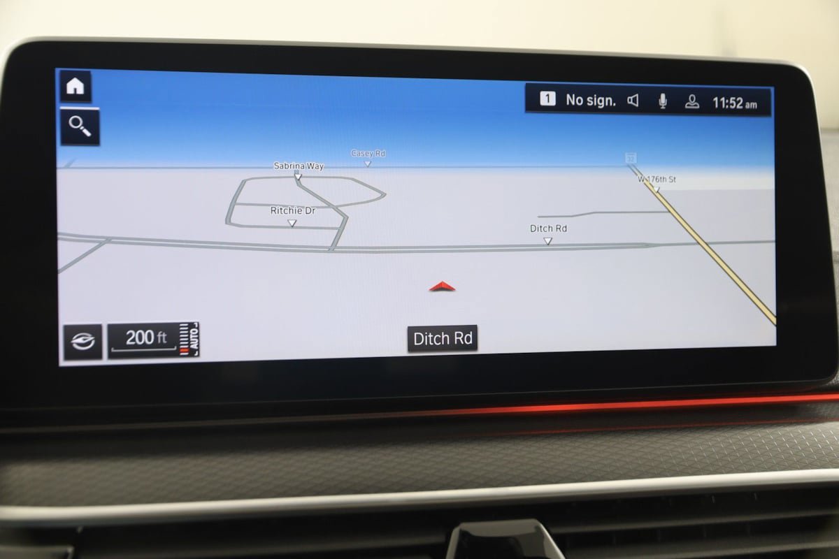 Used 2023 BMW M550i xDrive image 10