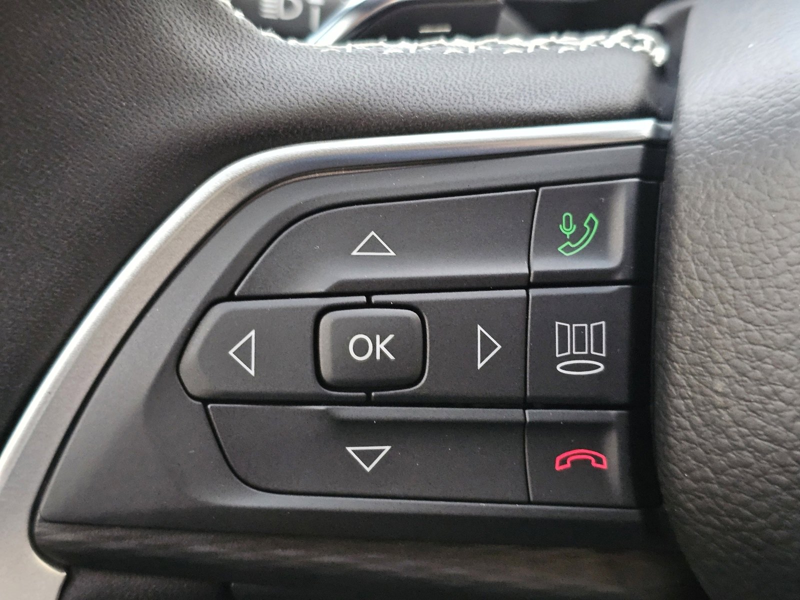 New 2025 Jeep Grand Cherokee L Laredo image 17