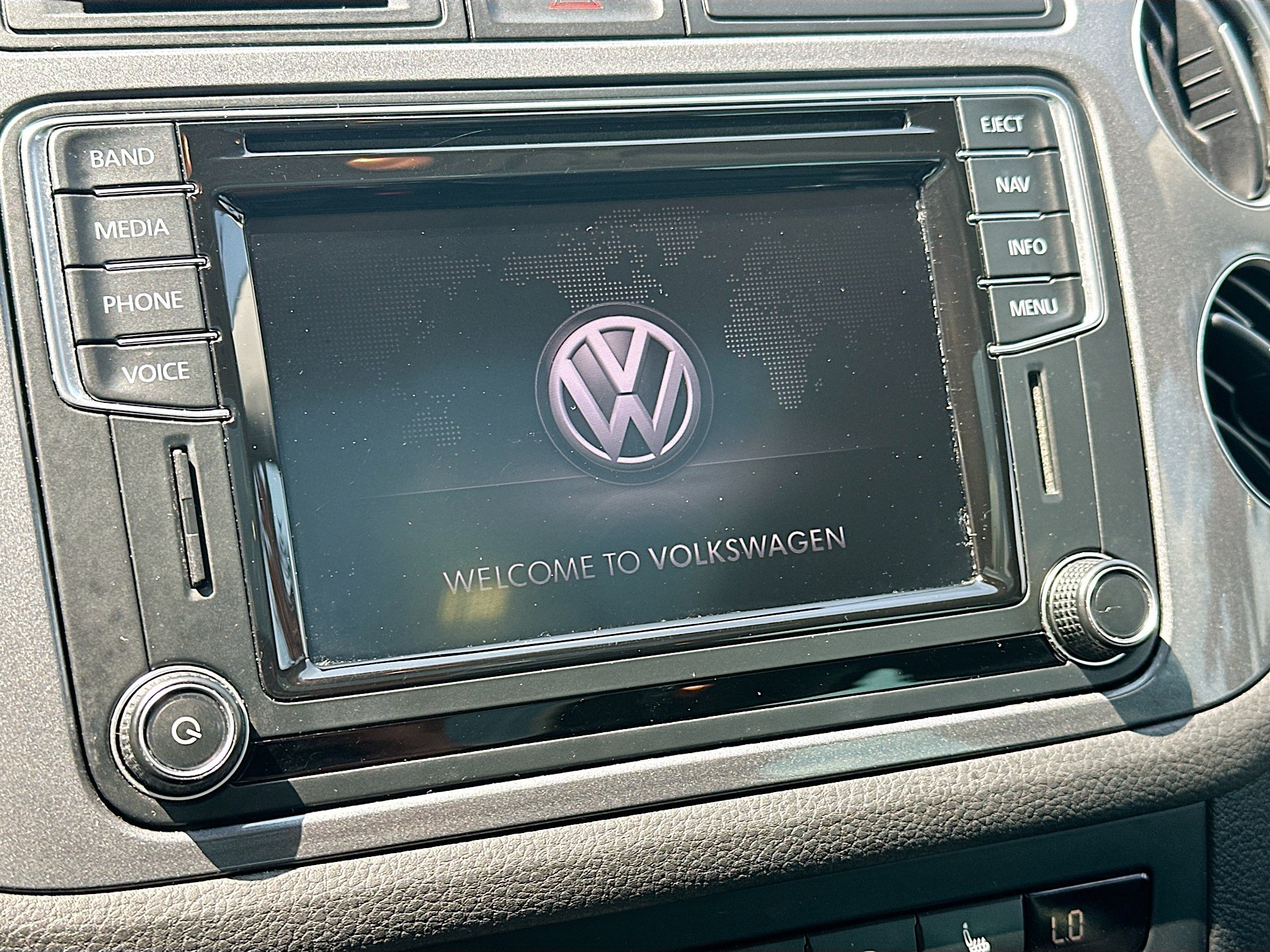 Used 2017 Volkswagen Tiguan SEL AWD/4WD image 19