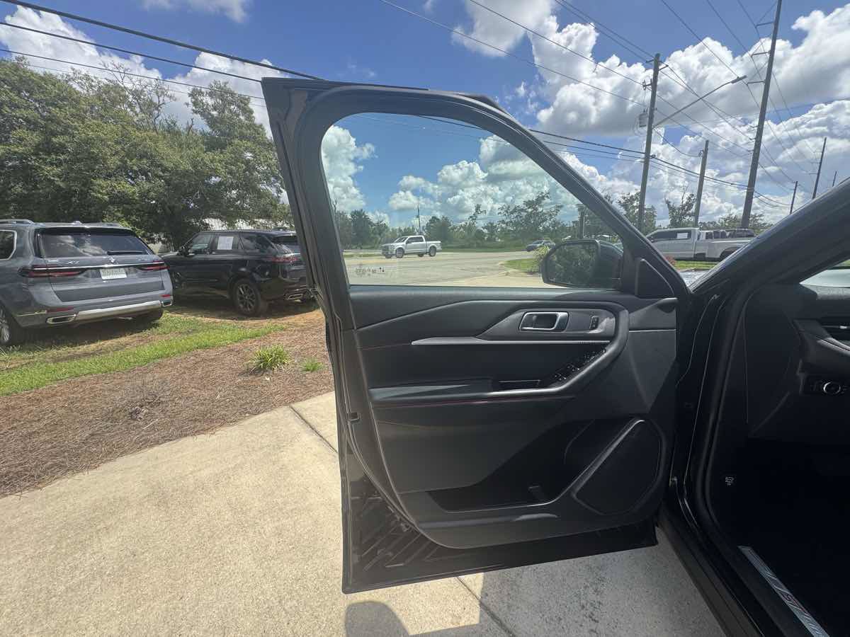 Used 2025 Ford Explorer ST-Line w/ ST-Line Street Pack AWD/4WD image 23