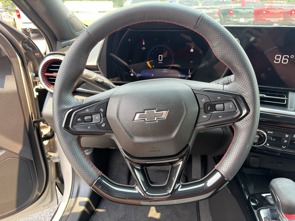 Used 2026 Chevrolet Trax RS w/ Sunroof Package FWD image 12