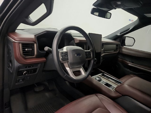 Used 2023 Ford Expedition Limited RWD image 13
