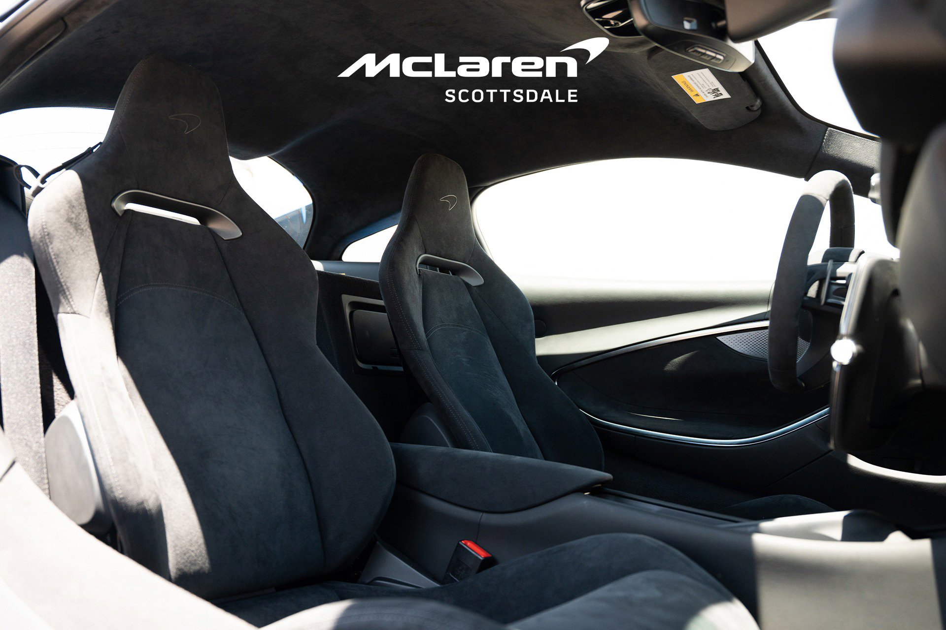 Used 2023 McLaren Artura image 21