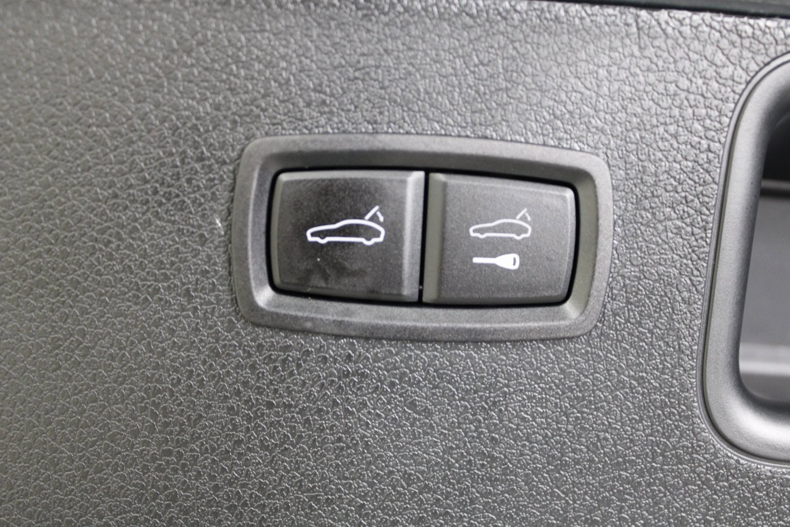 Certified 2025 Porsche Macan image 18