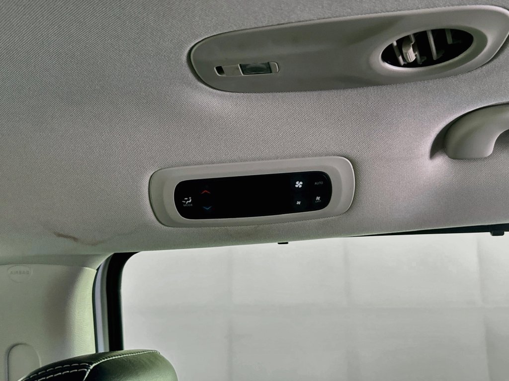 Certified 2024 Chrysler Pacifica Touring-L FWD image 35