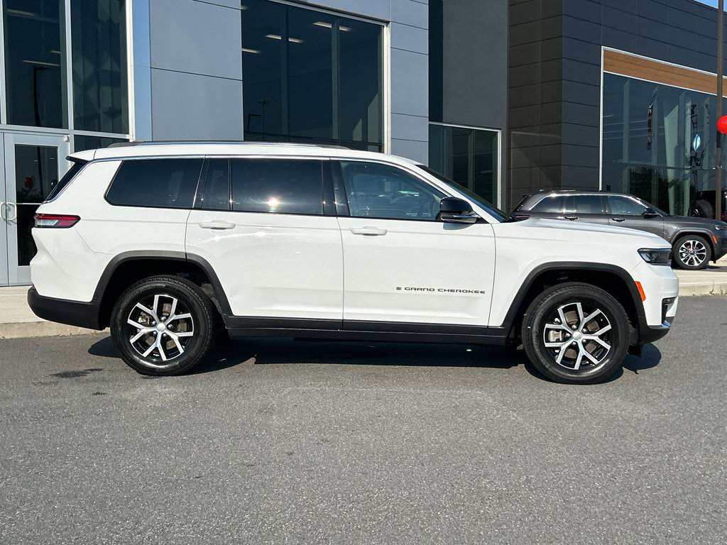 Used 2023 Jeep Grand Cherokee L Limited image 2