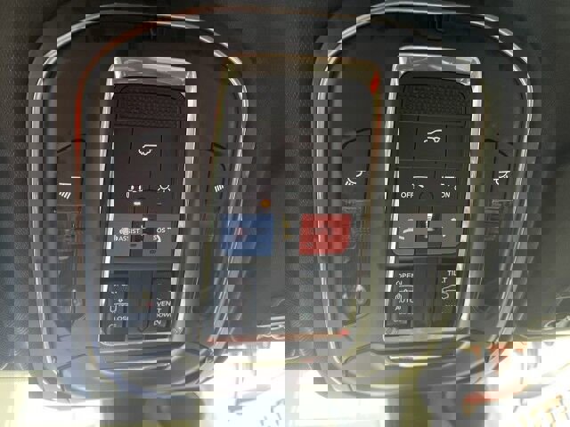 Used 2024 Jeep Grand Cherokee Altitude image 34