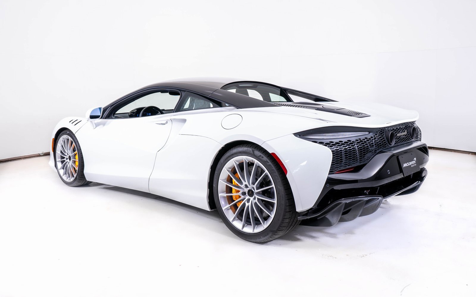 New 2026 McLaren Artura image 3
