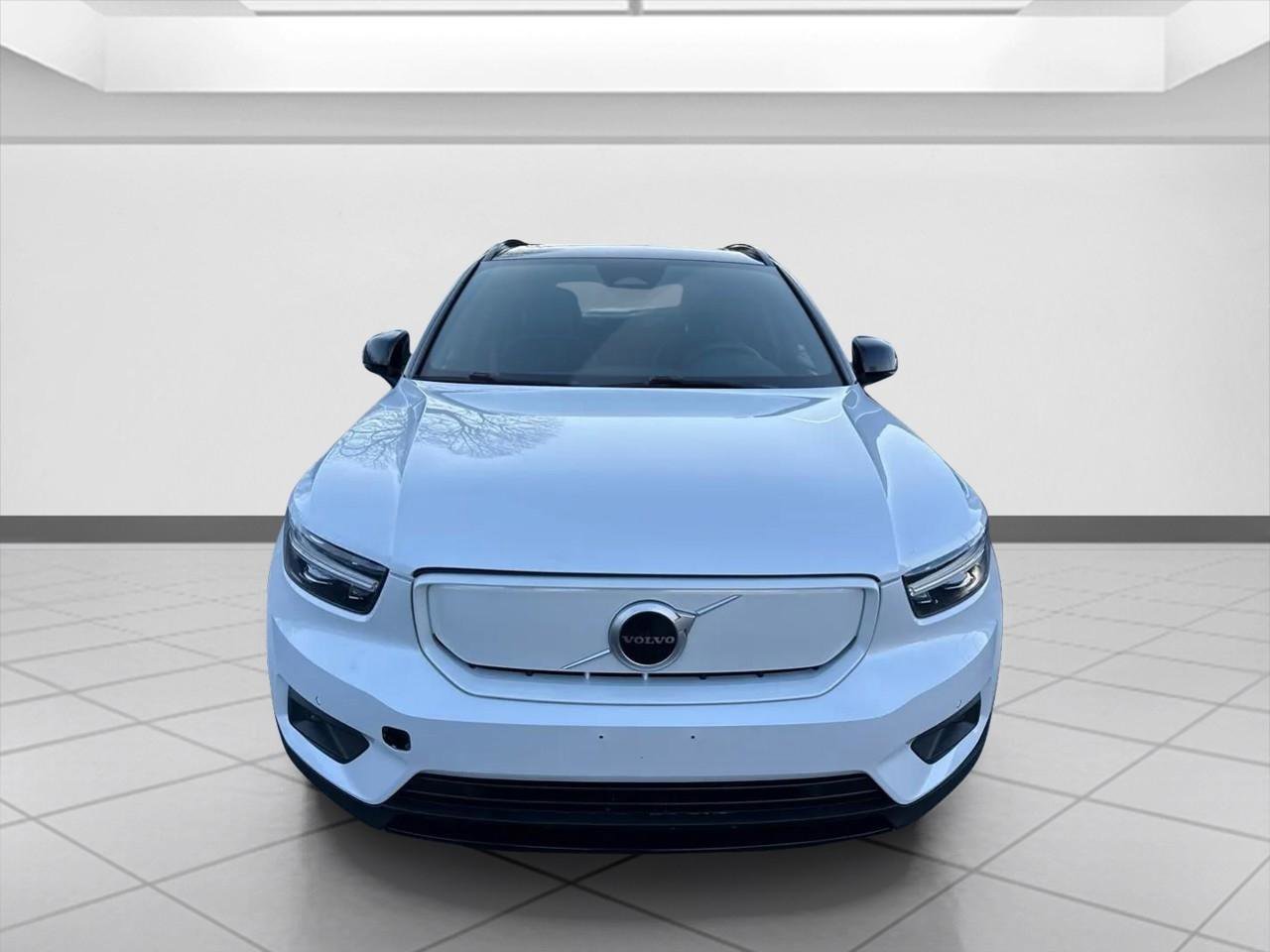 Used 2021 Volvo XC40 P8 Recharge w/ Climate Package image 8