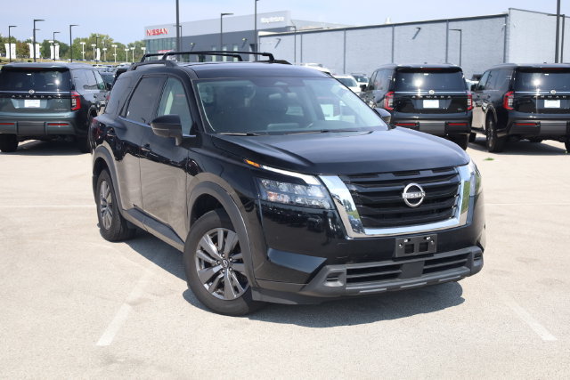 Used 2024 Nissan Pathfinder SV AWD/4WD image 2