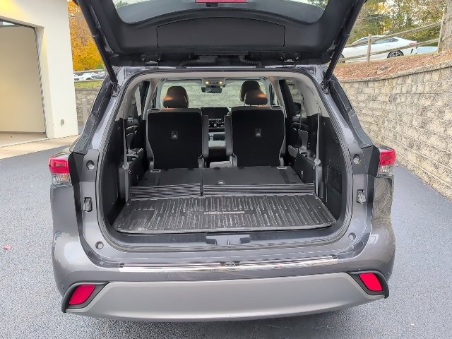 Used 2021 Toyota Highlander Platinum image 25