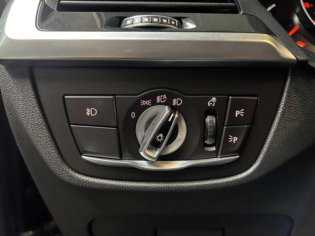 Used 2019 BMW X3 xDrive30i w/ Driving Assistance Package AWD/4WD image 39