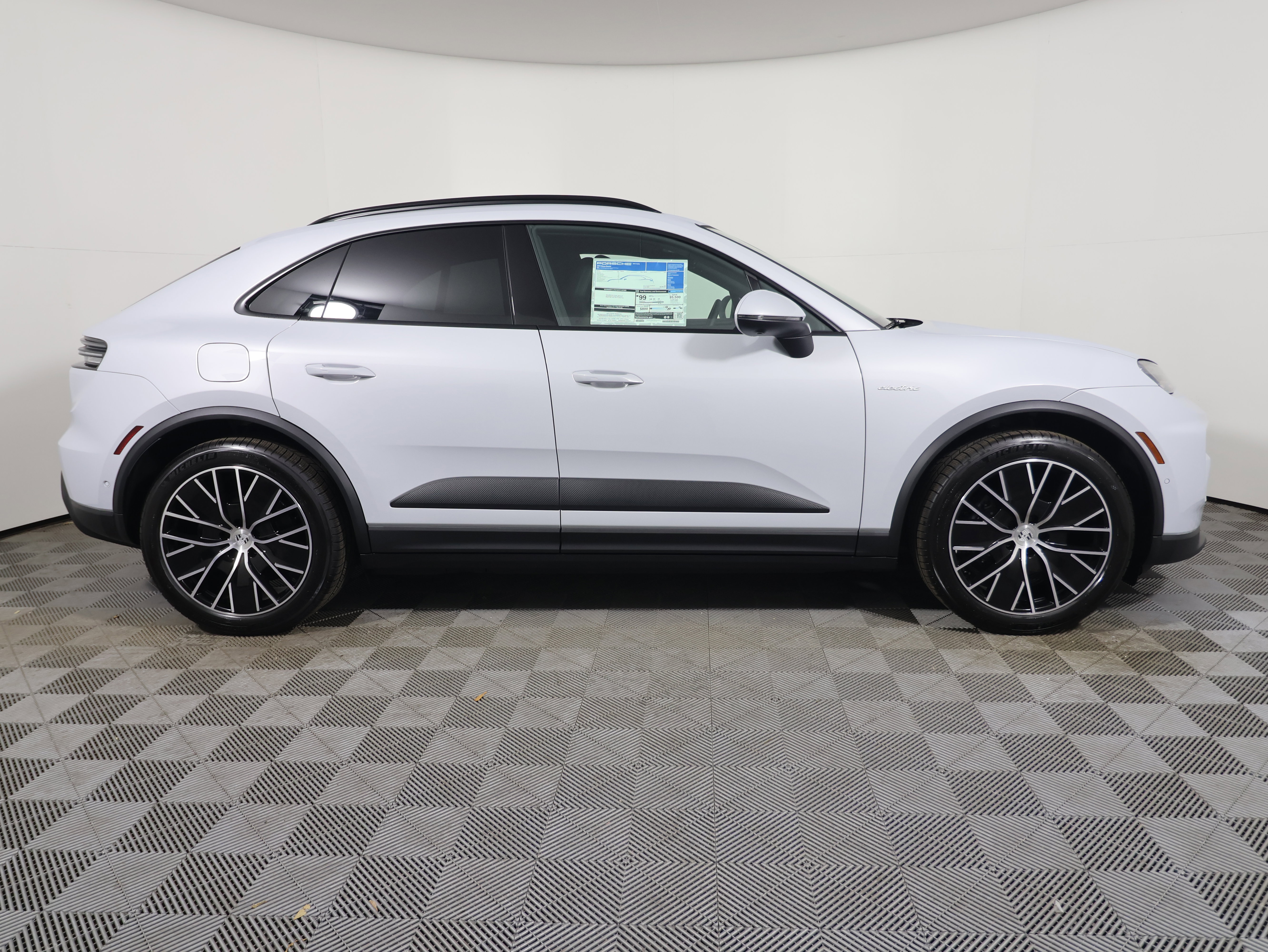 New 2025 Porsche Macan Electric image 8