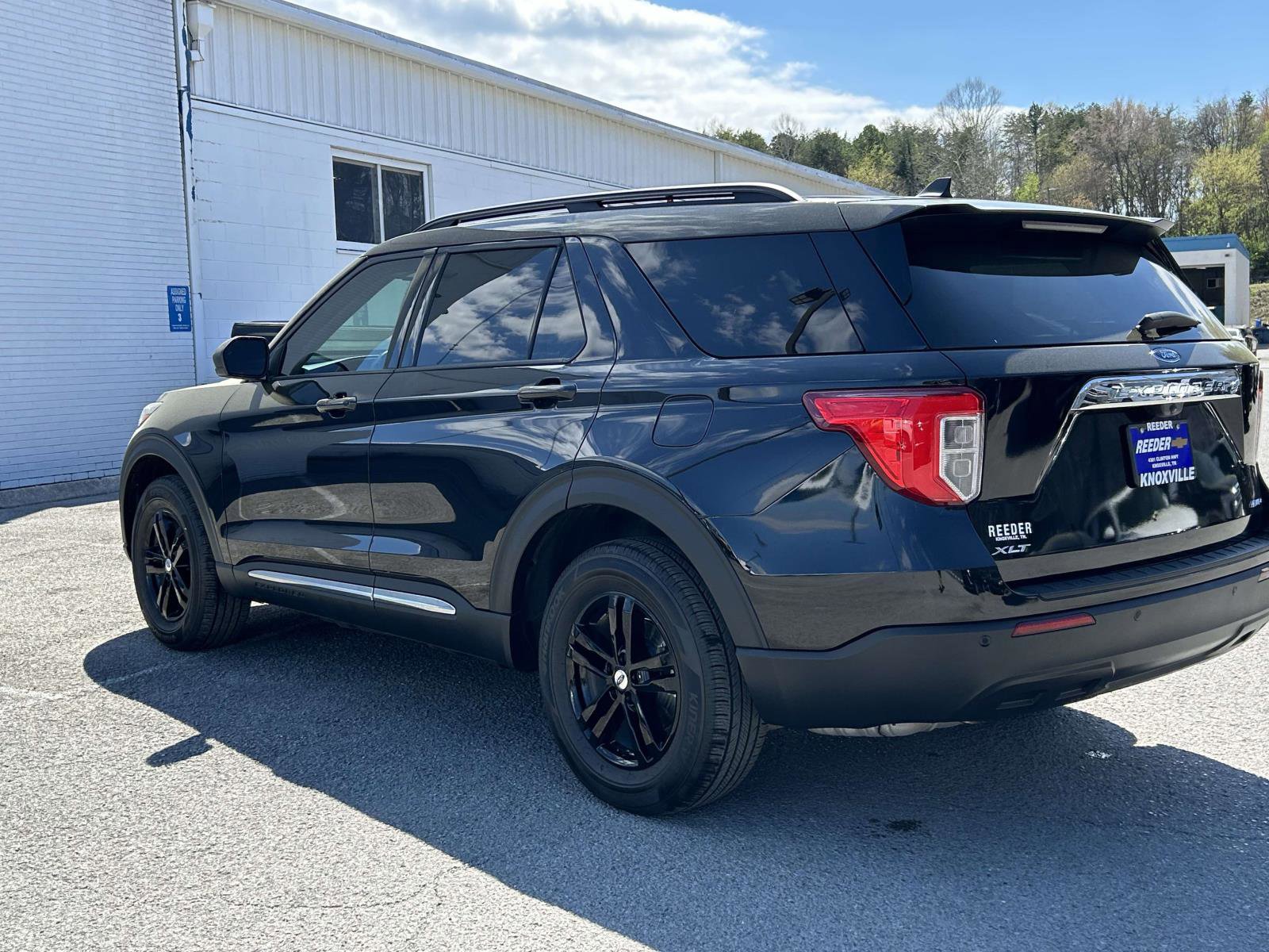 Used 2023 Ford Explorer XLT AWD/4WD image 5