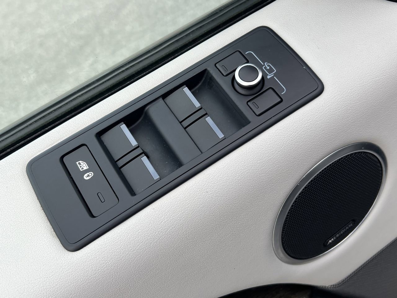 Used 2016 Land Rover Range Rover Sport HSE image 21