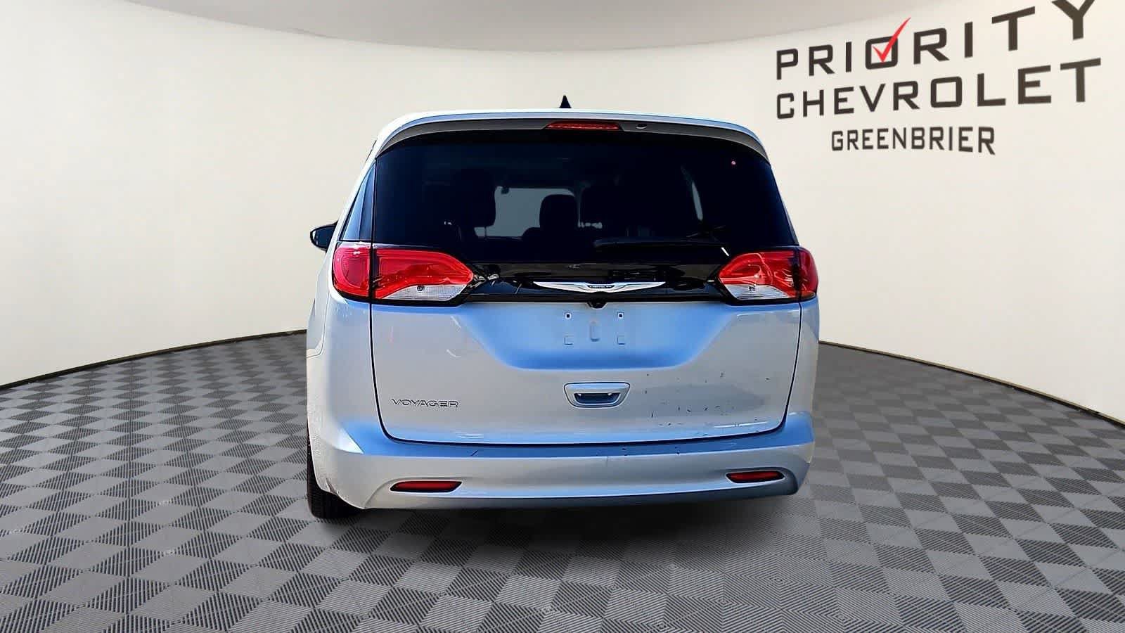 Used 2024 Chrysler Voyager LX FWD image 7