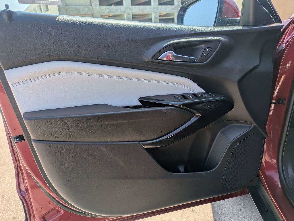 Used 2025 Chevrolet Trax LT w/ LT Convenience Package FWD image 18