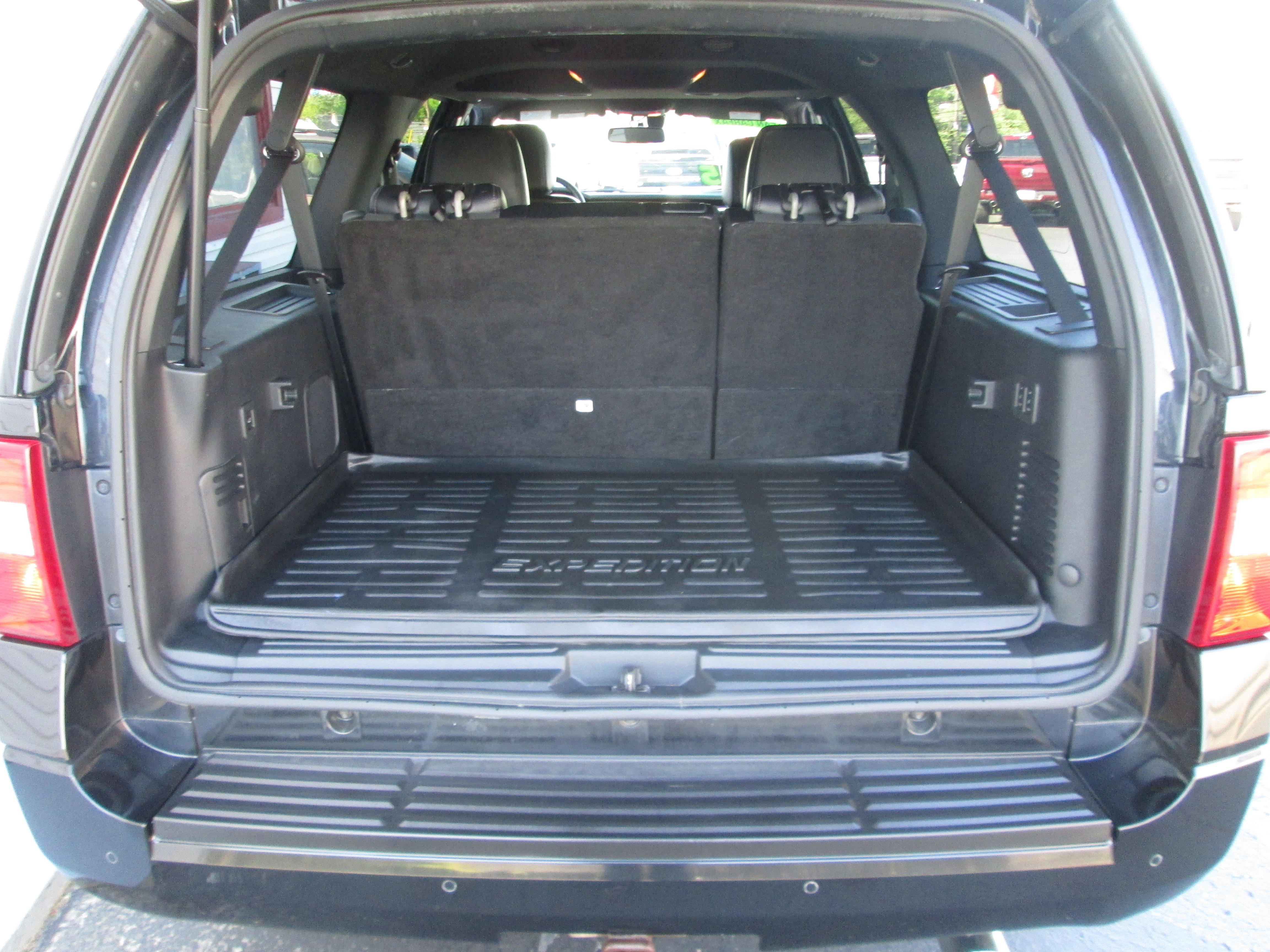 Used 2015 Ford Expedition EL Platinum AWD/4WD image 9