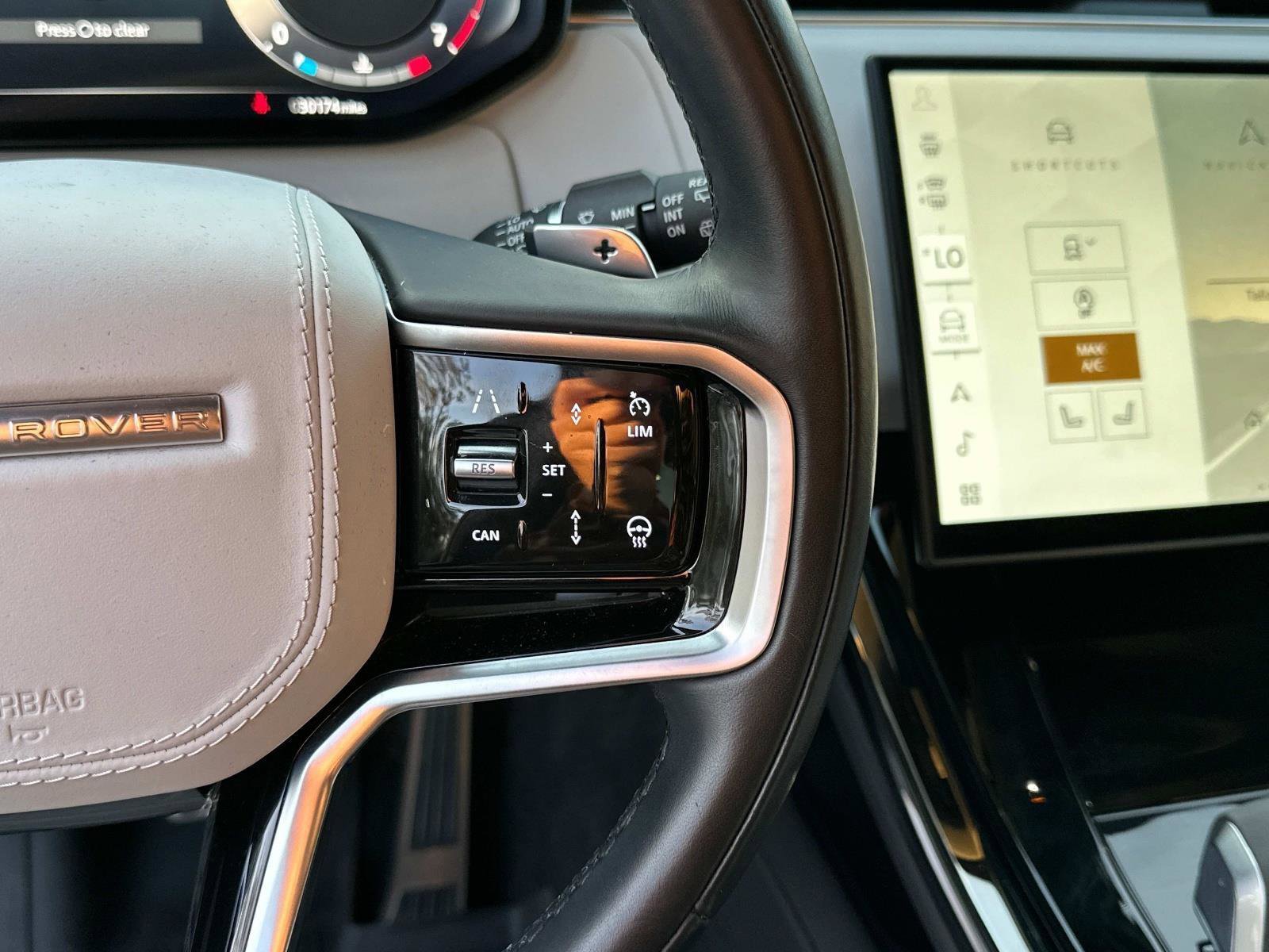 Used 2024 Land Rover Range Rover Sport SE image 25