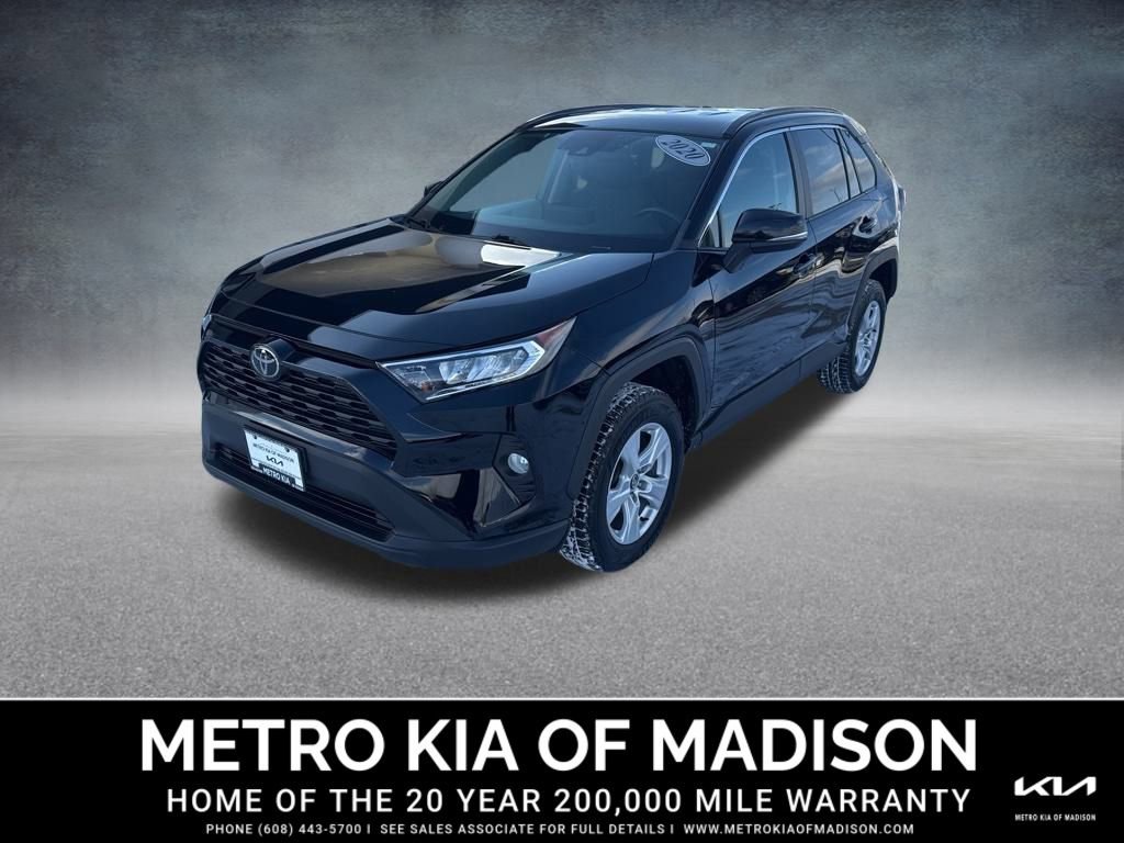 Used 2020 Toyota RAV4 XLE image 1