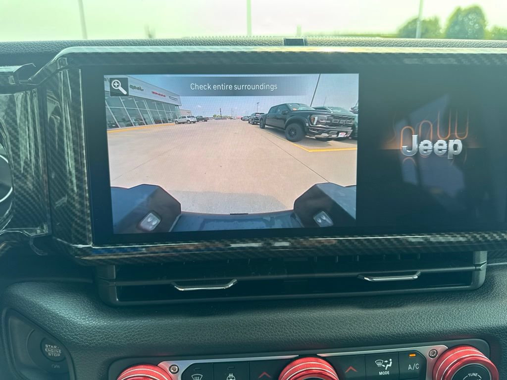 Certified 2025 Jeep Gladiator Overland AWD/4WD image 7