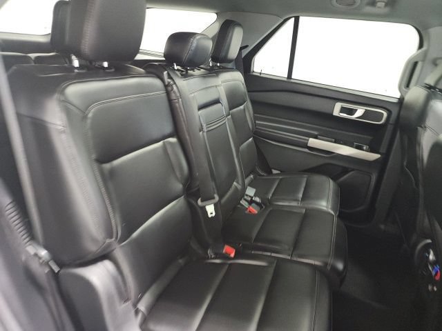 Used 2021 Ford Explorer XLT w/ Equipment Group 202A AWD/4WD image 17