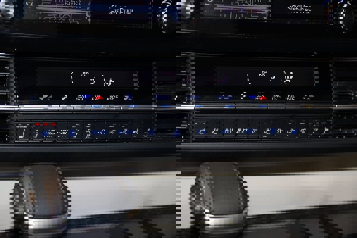 Used 2022 Toyota Sienna Platinum image 43