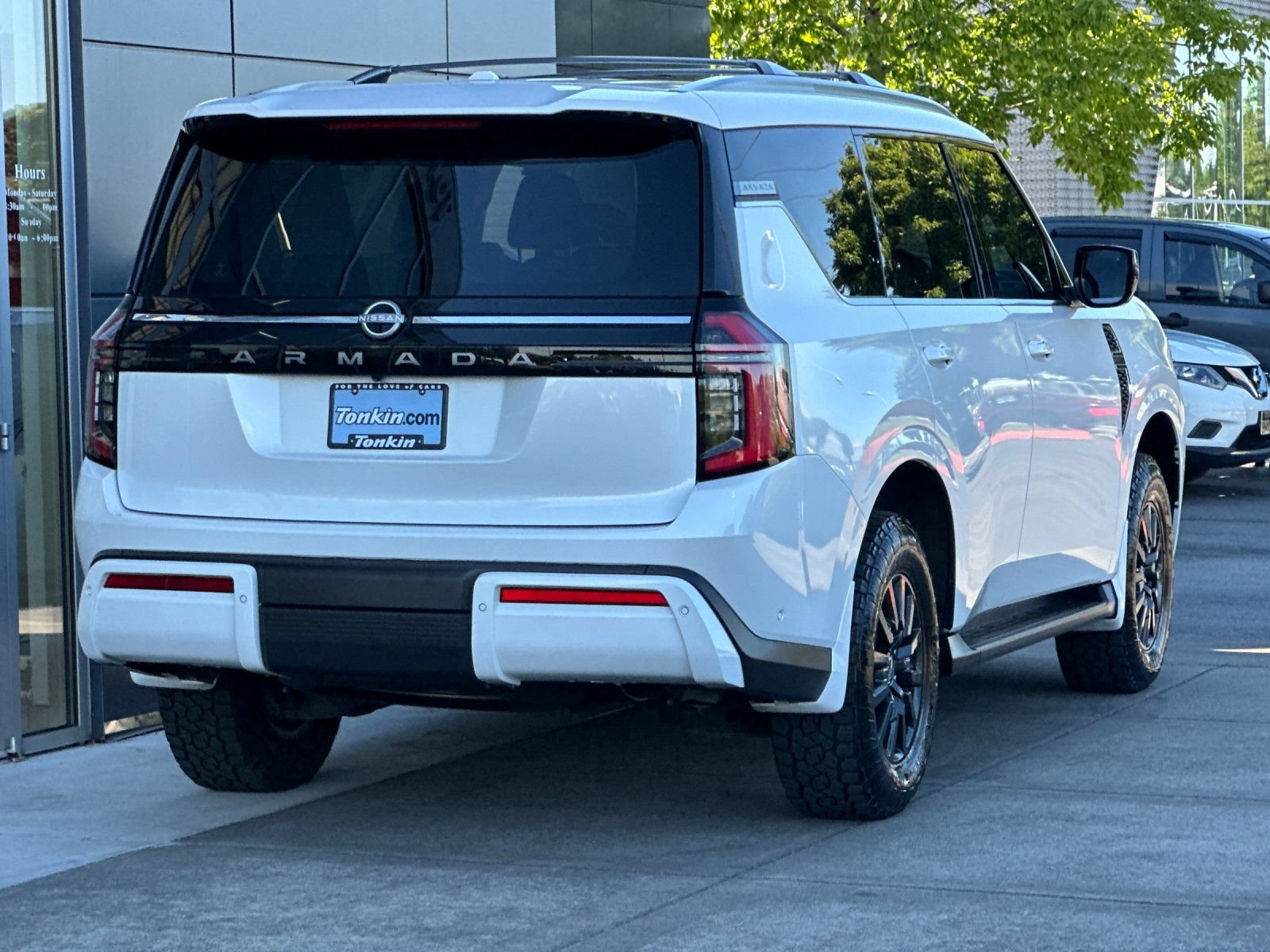 Used 2025 Nissan Armada SV AWD/4WD image 3