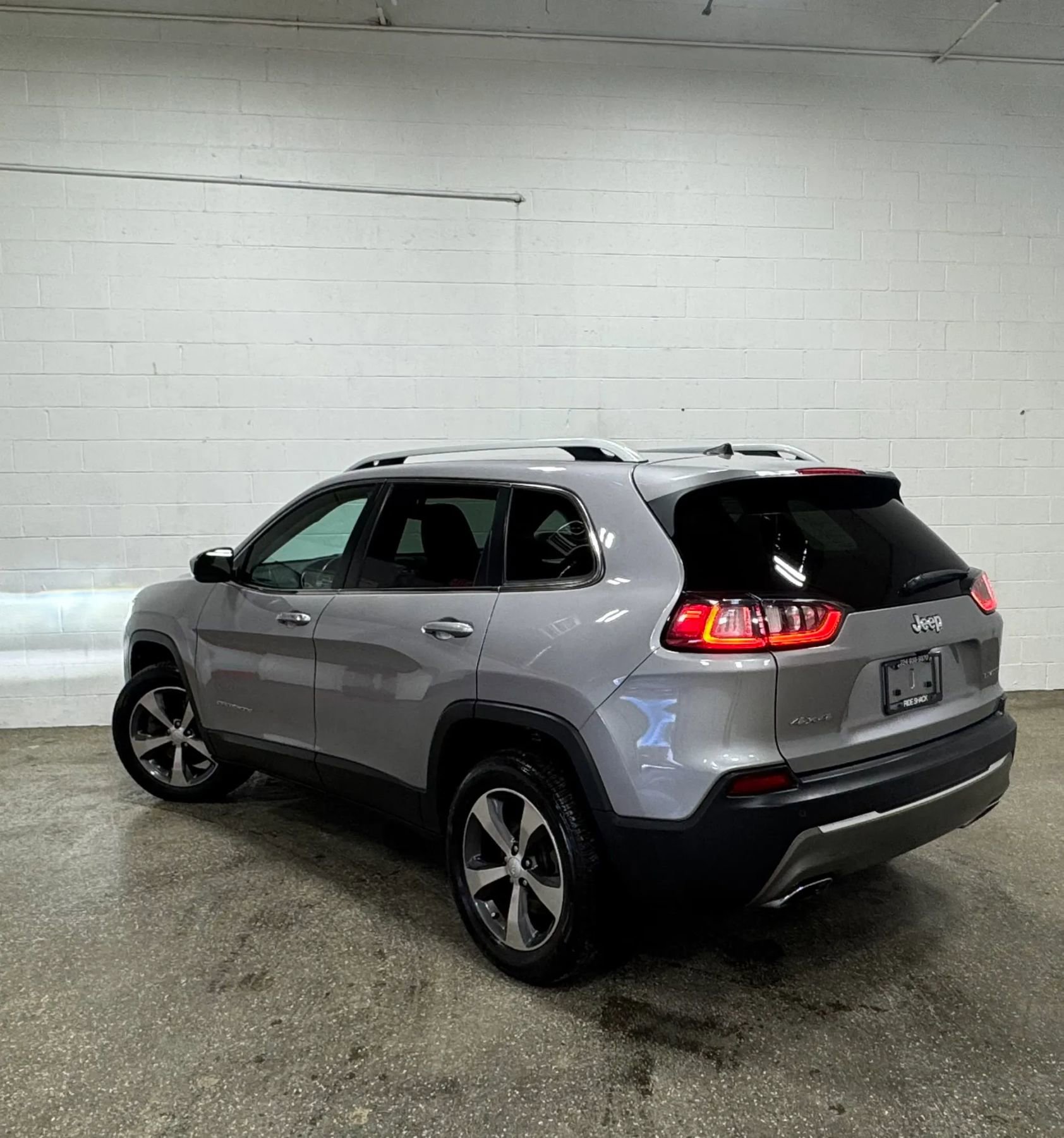 Used 2019 Jeep Cherokee Limited image 5