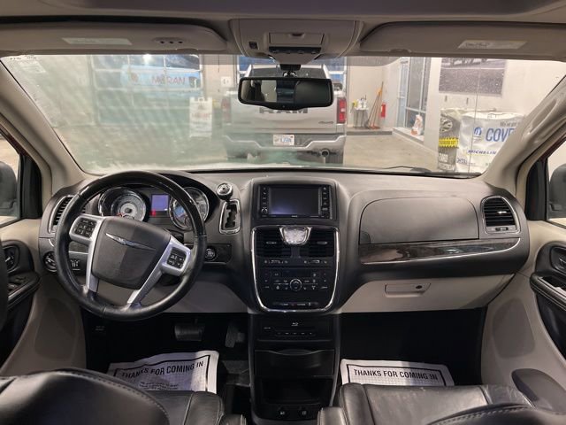 Used 2014 Chrysler Town & Country Limited w/ Luxury Group image 12
