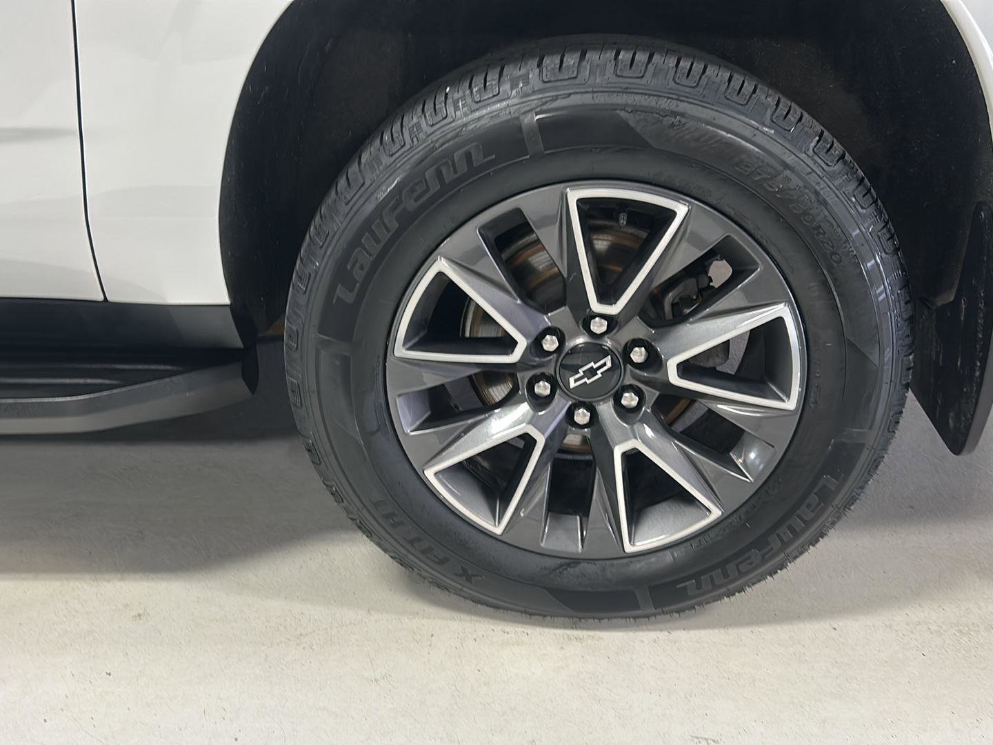 Used 2022 Chevrolet Suburban LT w/ Luxury Package image 24