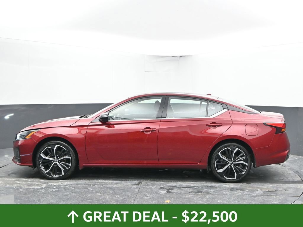 Used 2024 Nissan Altima 2.5 SR w/ SR Premium Package image 9