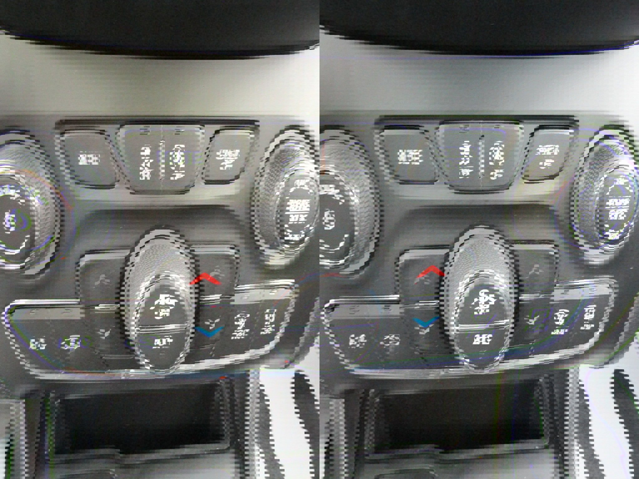 Used 2019 Jeep Cherokee Limited w/ Luxury Group image 32