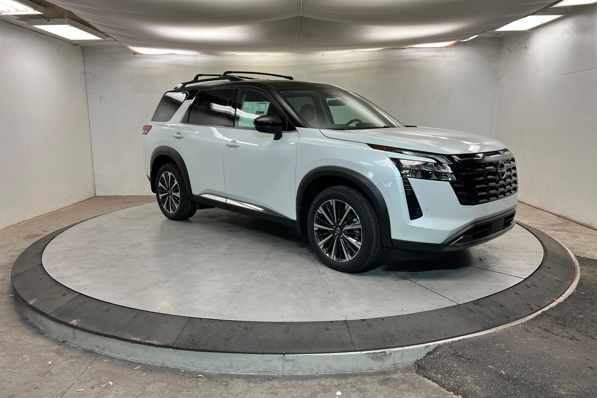 New 2026 Nissan Pathfinder Platinum image 7