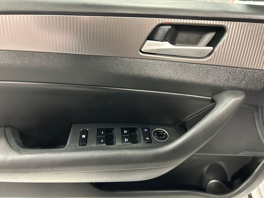 Used 2018 Hyundai Sonata Sport w/ Cargo Package image 12