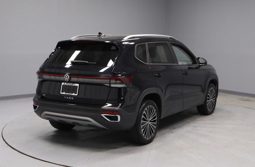 Used 2025 Volkswagen Taos SE FWD image 11
