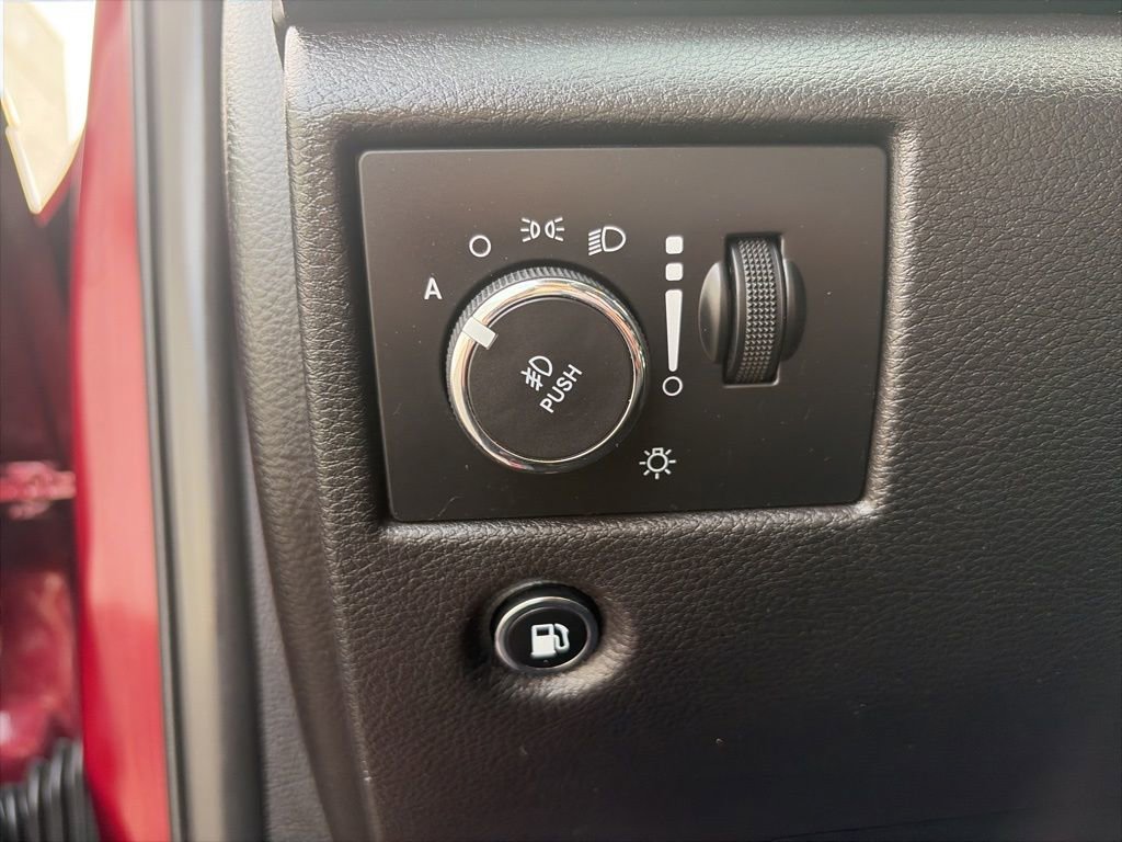 Used 2019 Jeep Grand Cherokee Laredo image 13