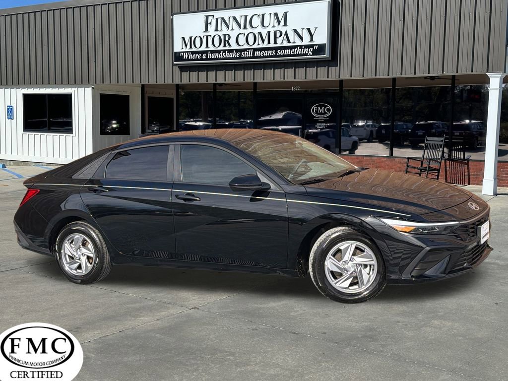Used 2025 Hyundai Elantra SE