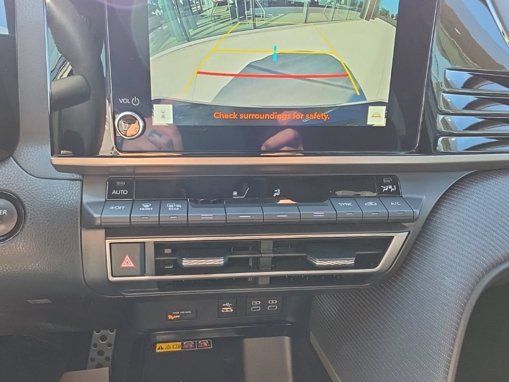 Used 2025 Toyota Camry SE FWD image 14