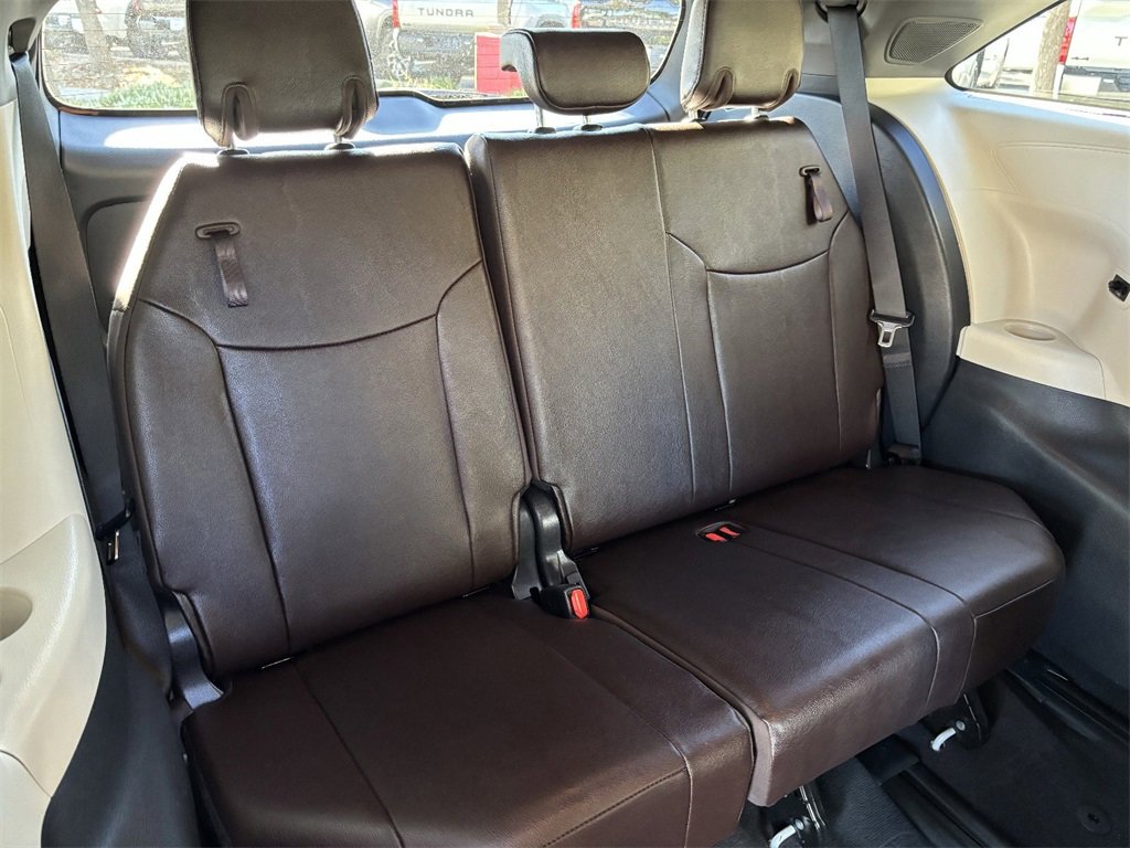 Certified 2023 Toyota Sienna Platinum image 16