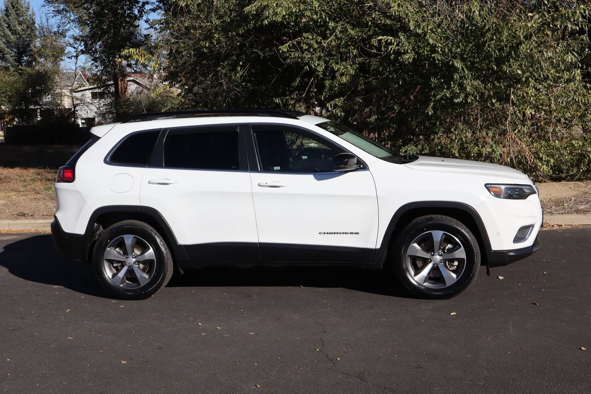Used 2022 Jeep Cherokee Limited image 3