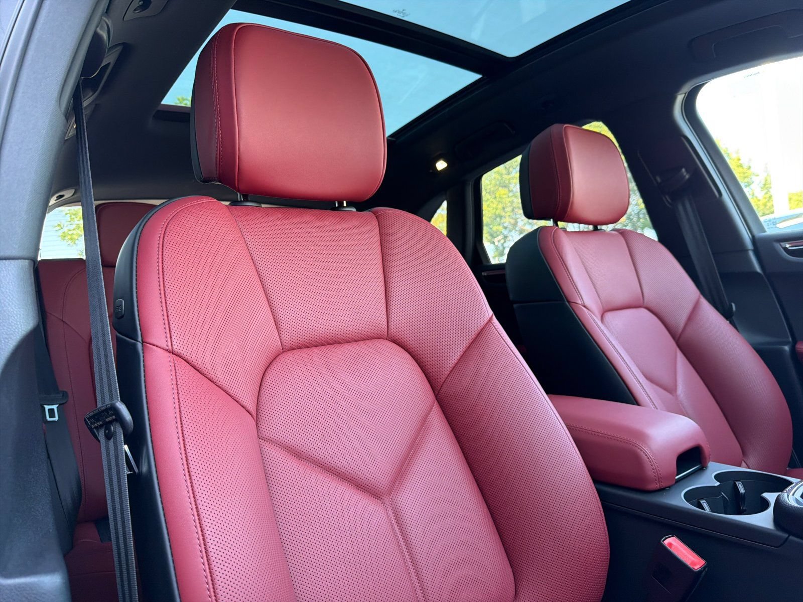 New 2026 Porsche Macan AWD/4WD image 17