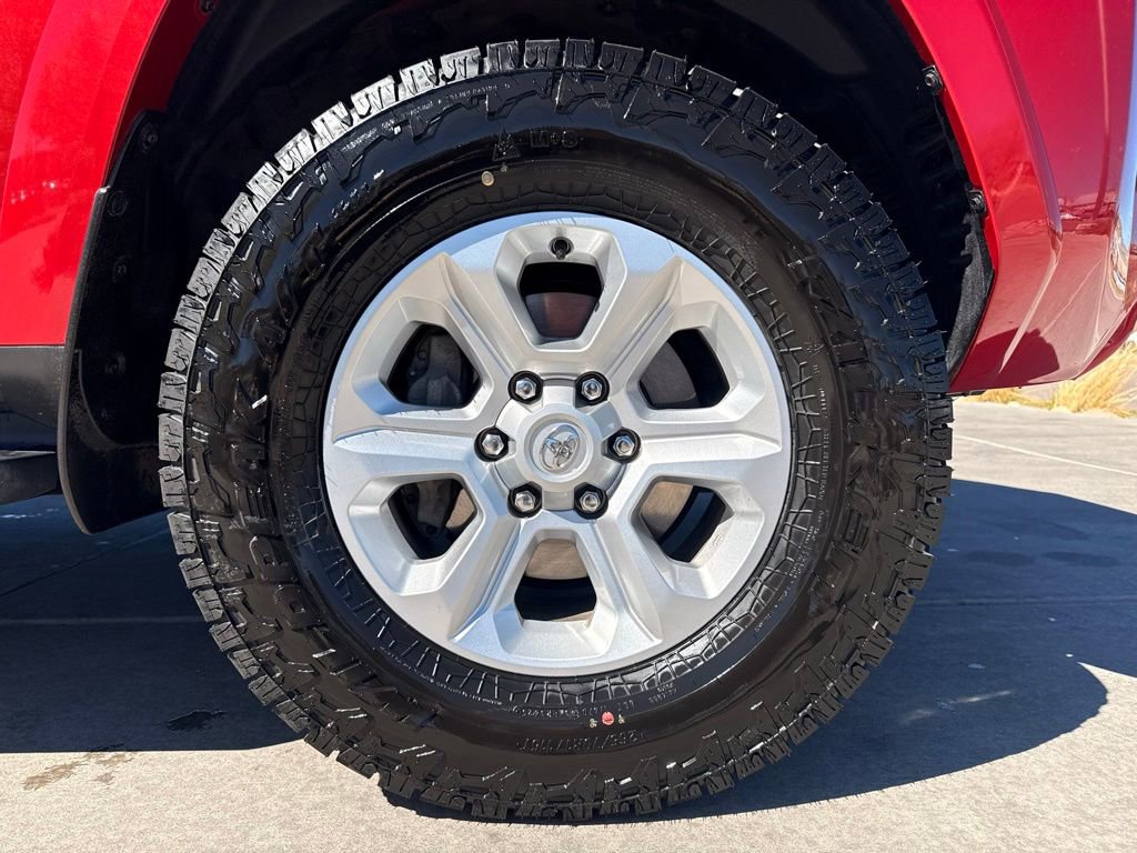 Used 2022 Toyota 4Runner SR5 Premium AWD/4WD image 33