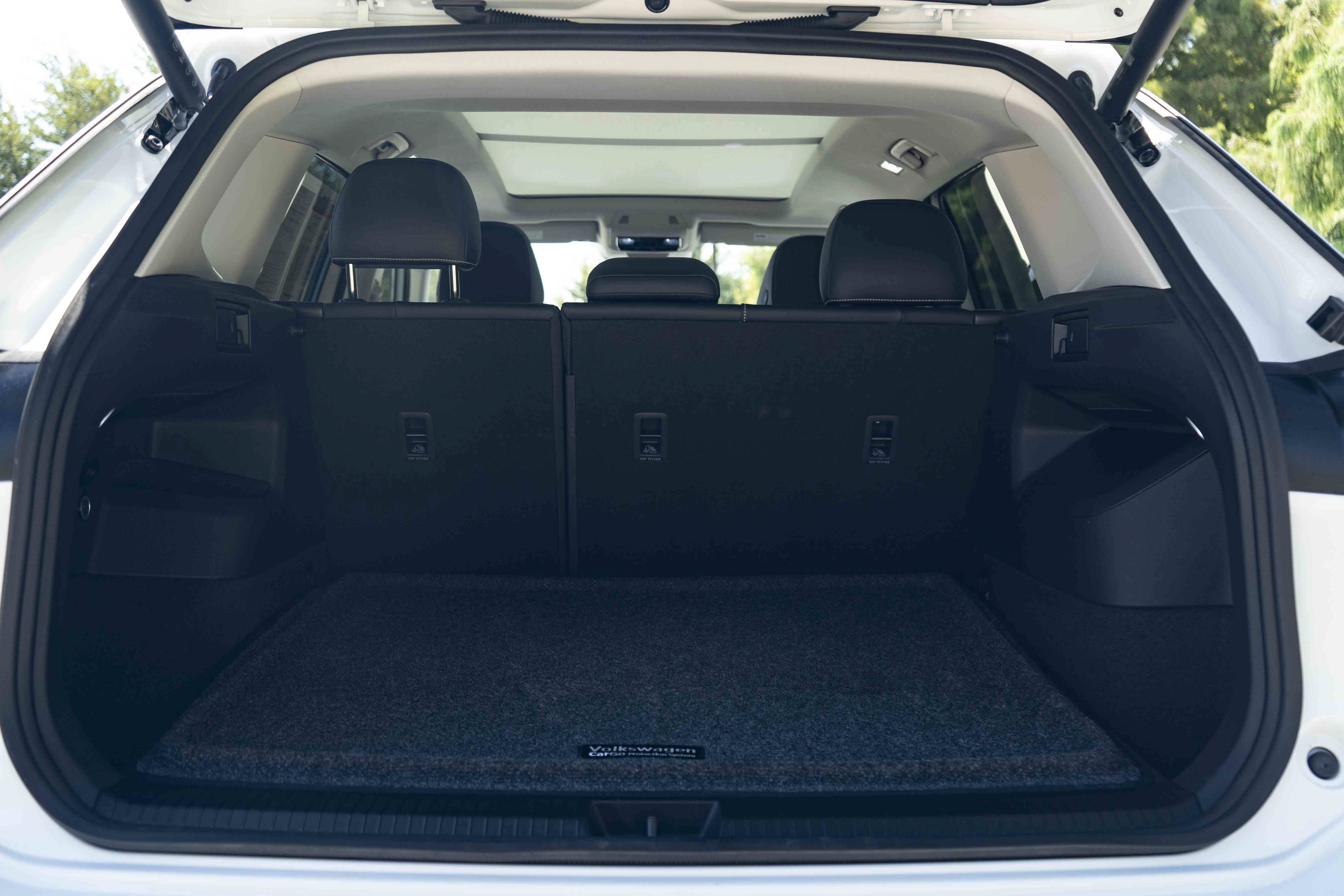 Certified 2025 Volkswagen Tiguan SE w/ Panoramic Sunroof Package AWD/4WD image 37